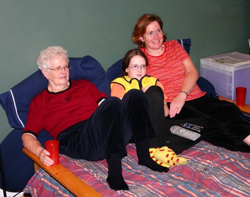 The girls watching Gilmore Girls